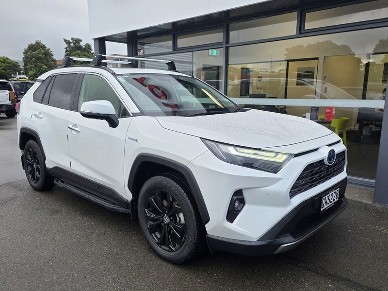 2024 Toyota RAV4 Limited 2.5P HV image 2