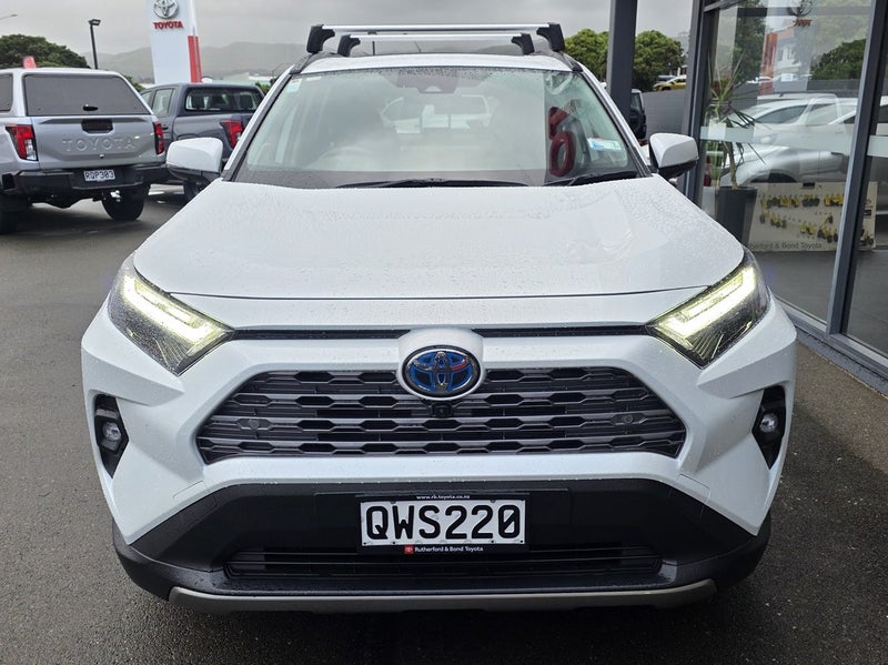 2024 Toyota RAV4 Limited 2.5P HV image 3