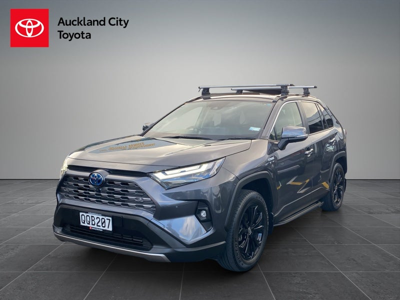 2024 Toyota RAV4 Limited 2.5P HV ECVT AWD SUV image 3