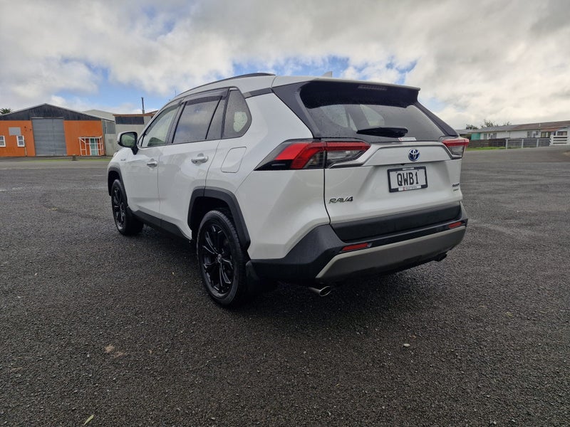 2024 Toyota RAV4 Limited 2.5P Hybrid 4WD - Serv... image 4