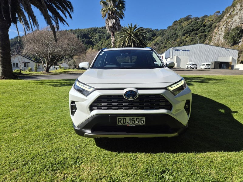 2024 Toyota RAV4 Limited 2.5P Hybrid image 2