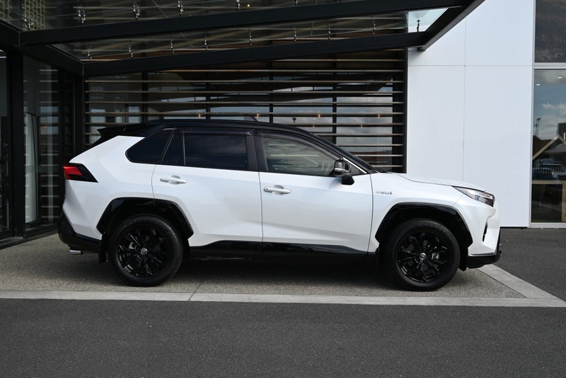 2024 Toyota RAV4 XSE 2.5 Petrol Hybrid AWD SUV image 5