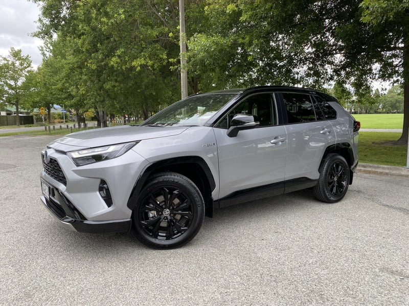 2024 Toyota RAV4 XSE 2.5P HV ECVT AWD SUV image 3