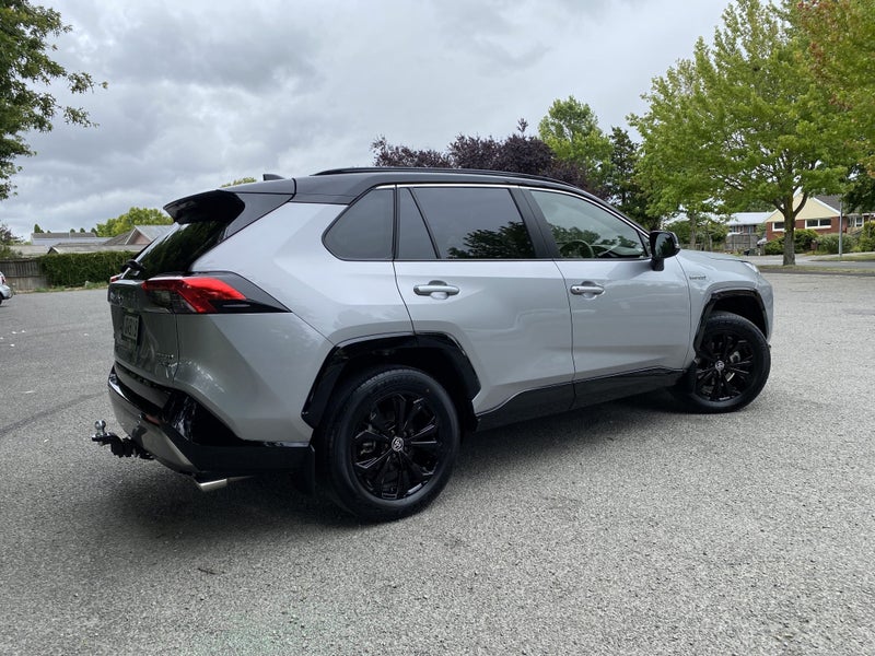 2024 Toyota RAV4 XSE 2.5P HV ECVT AWD SUV image 5