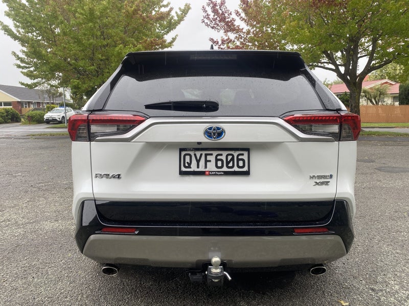 2024 Toyota RAV4 XSE 2.5P HV ECVT AWD SUV image 4