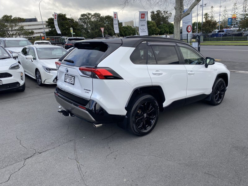 2024 Toyota RAV4 XSE 2.5P Hybrid image 2