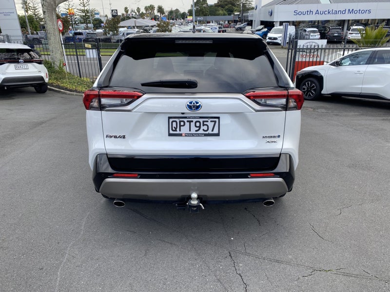2024 Toyota RAV4 XSE 2.5P Hybrid image 3