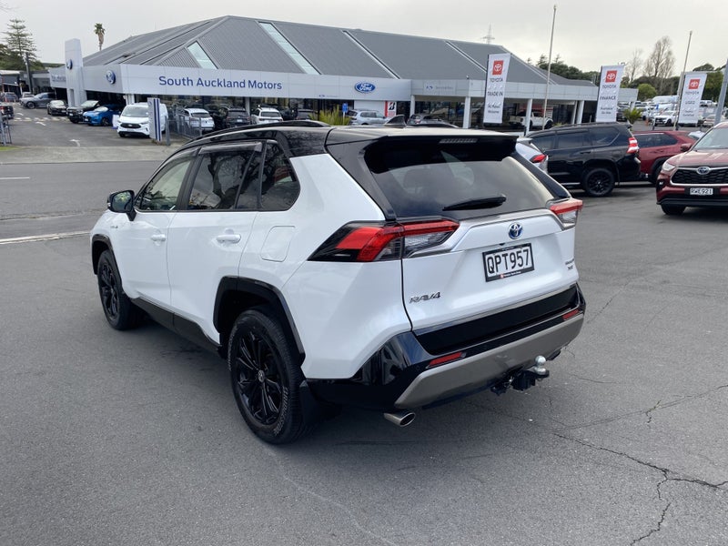 2024 Toyota RAV4 XSE 2.5P Hybrid image 5