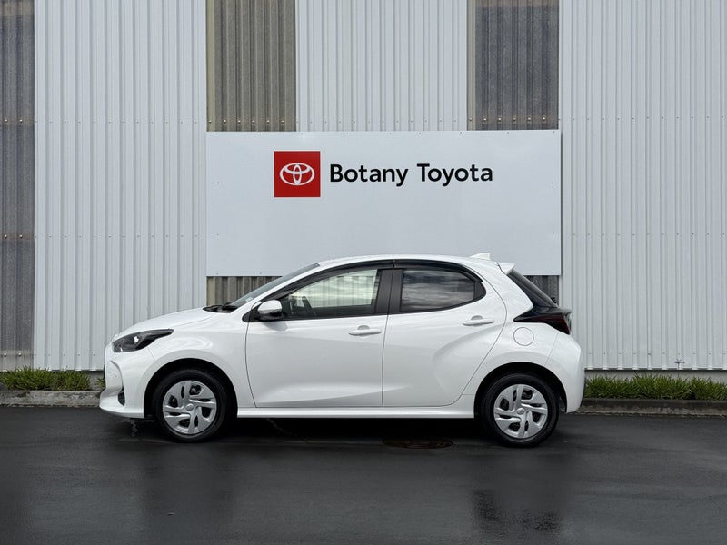2024 Toyota Yaris 1.5 Hybrid X 4WD Hatch 5 Dr C... image 4