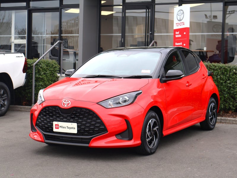2024 Toyota Yaris 1.5 Hybrid X, Alloys image 3