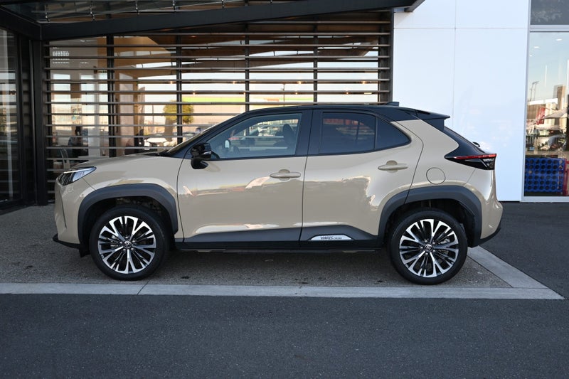 2024 Toyota Yaris 1.5 Petrol Hybrid Z AWD SUV image 3