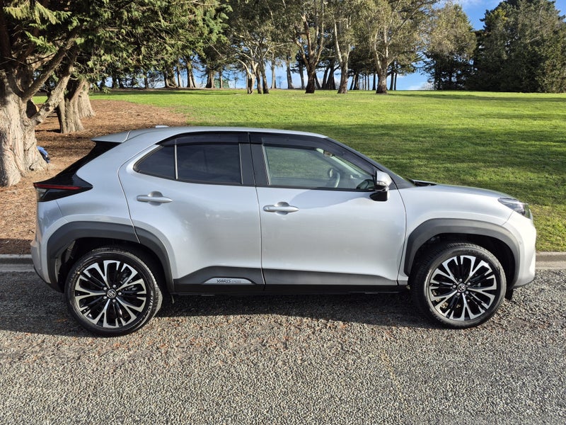 2024 Toyota Yaris Cross 1.5 Hybrid Z 5 Dr SUV C... image 4