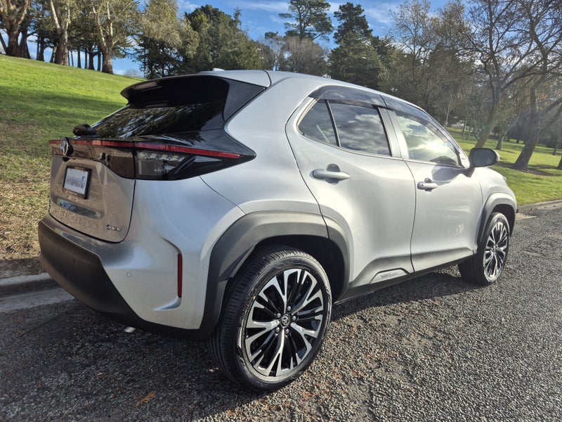 2024 Toyota Yaris Cross 1.5 Hybrid Z 5 Dr SUV C... image 5