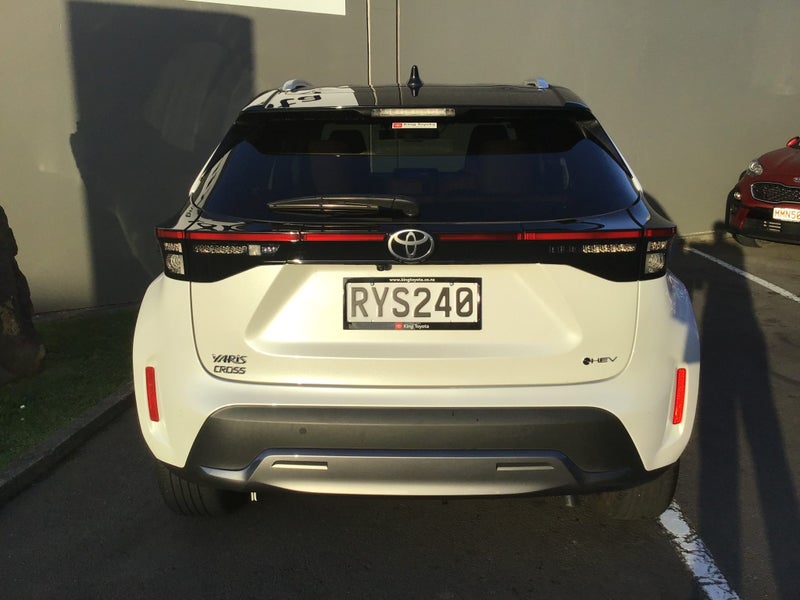 2024 Toyota Yaris Cross 1.5 Hybrid Z Adventure image 3
