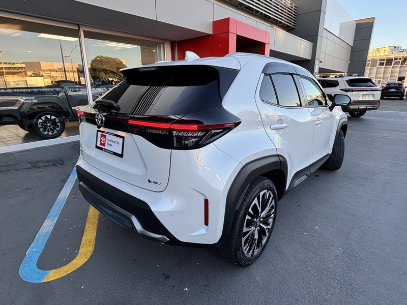 2024 Toyota Yaris Cross Cross 1.5 Hybrid Z Adve... image 3