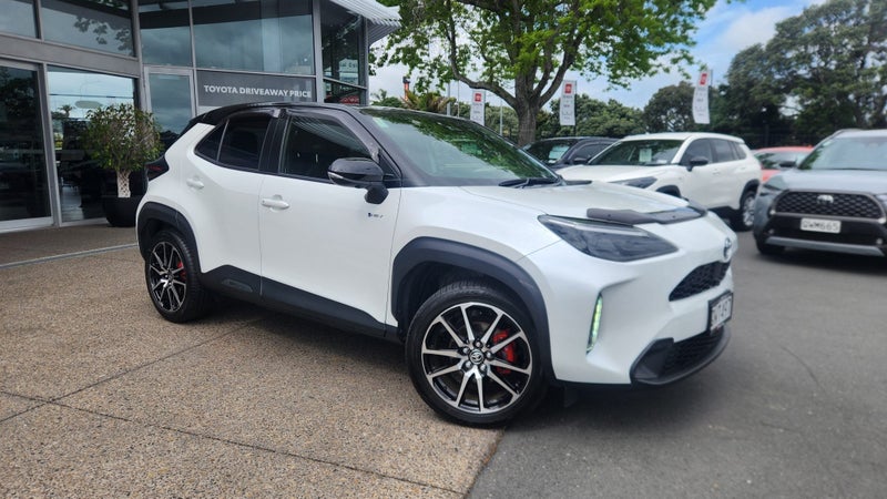 2024 Toyota Yaris Cross GR Sport 1.5P HEV ECVT... image 2