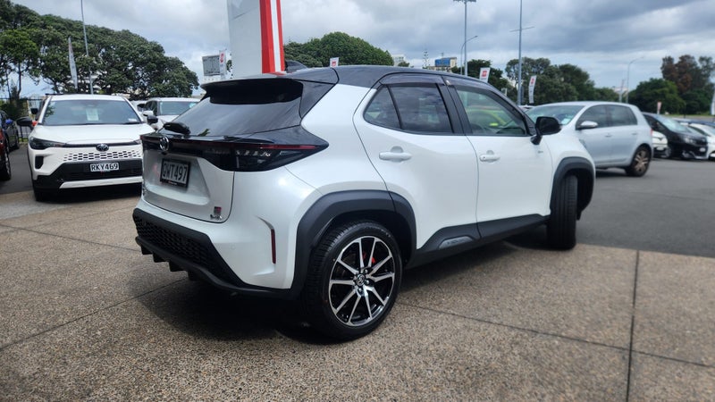 2024 Toyota Yaris Cross GR Sport 1.5P HEV ECVT... image 3