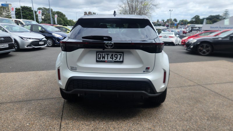 2024 Toyota Yaris Cross GR Sport 1.5P HEV ECVT... image 4