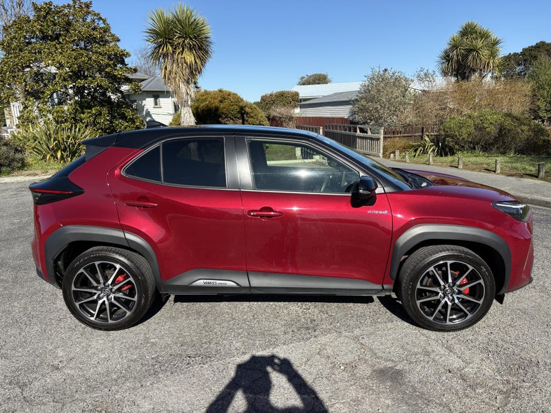 2024 Toyota Yaris Cross GR Sport 1.5P HEV ECVT... image 3