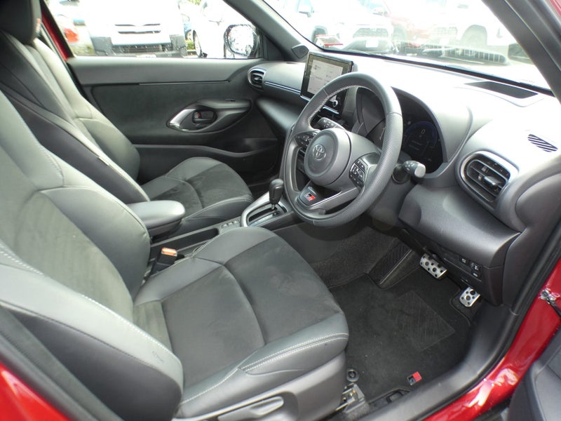 2024 Toyota Yaris Cross GR Sport image 3