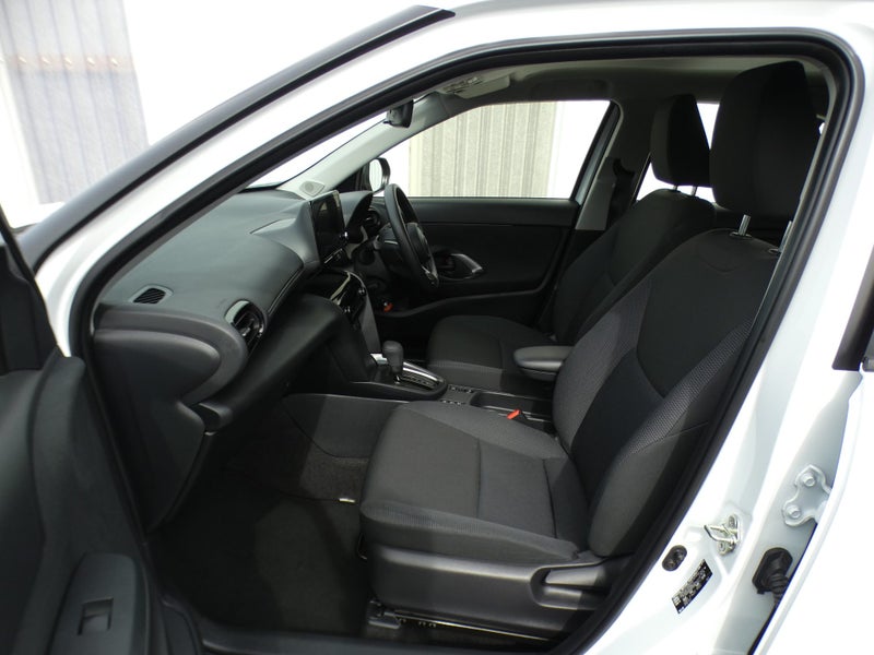 2024 Toyota Yaris Cross GX image 3