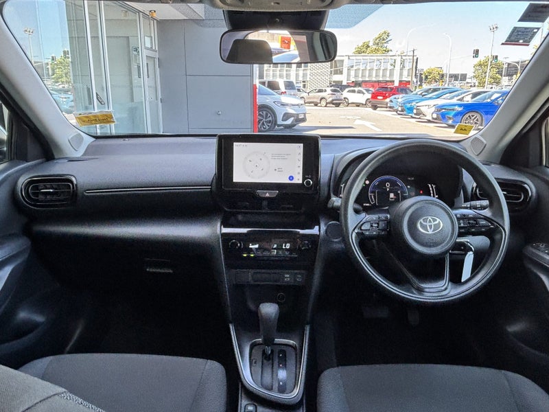 2024 Toyota Yaris Cross GX 1. HYBRID ECONOMICAL... image 2