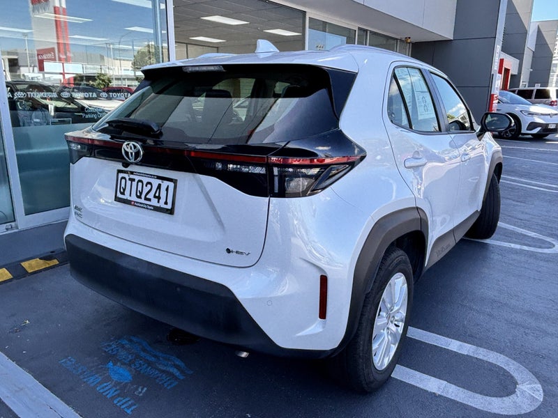 2024 Toyota Yaris Cross GX 1. HYBRID ECONOMICAL... image 3