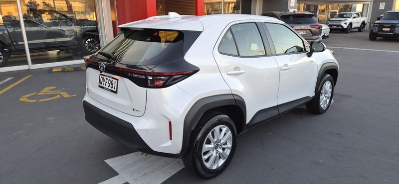 2024 Toyota Yaris Cross GX 1.5 HYBRID CROSSOVER image 3