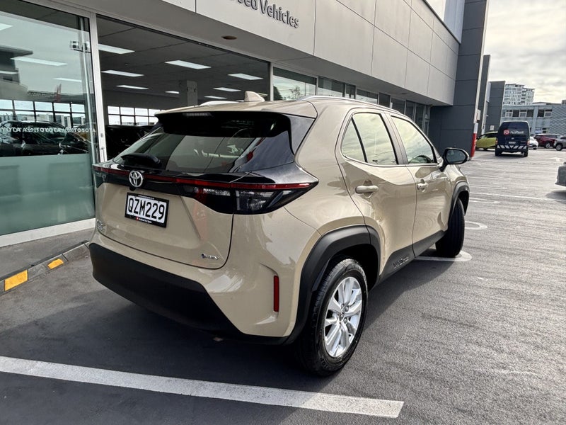 2024 Toyota Yaris Cross GX 1.5 HYBRID ECONOMICA... image 3