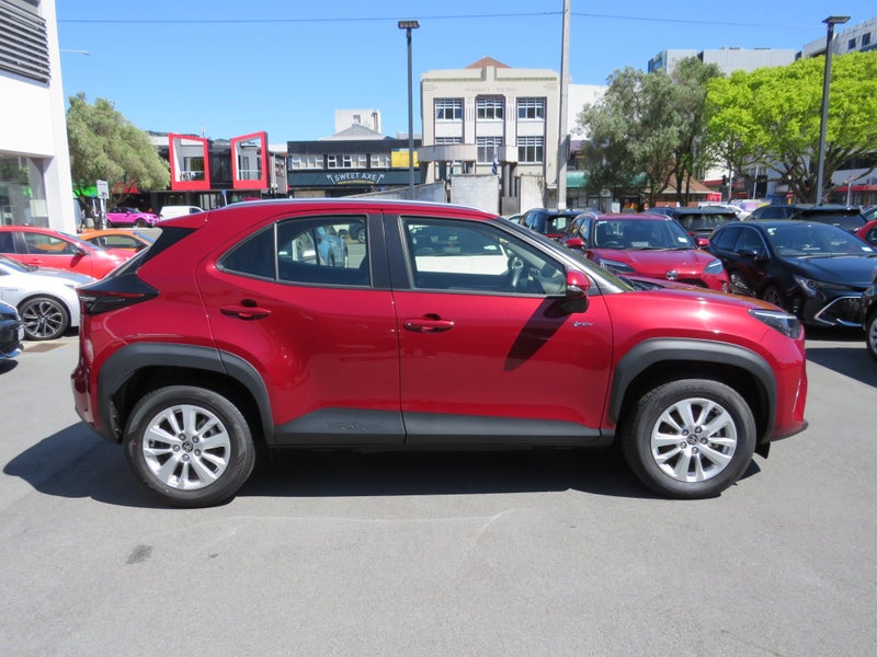 2024 Toyota Yaris Cross GX 1.5 Hybrid ECVT FWD... image 3