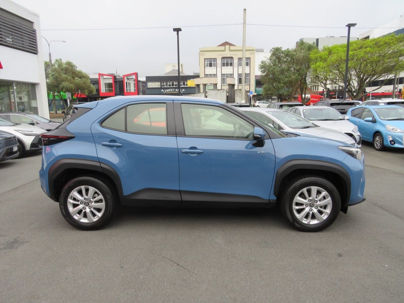 2024 Toyota Yaris Cross GX 1.5 Hybrid ECVT FWD... image 3