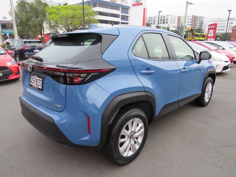 2024 Toyota Yaris Cross GX 1.5 Hybrid ECVT FWD... image 4