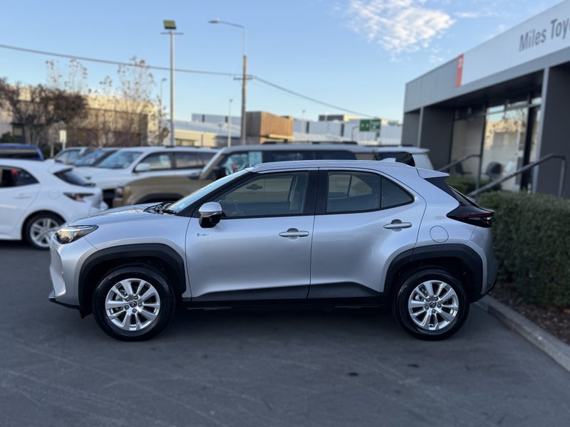 2024 Toyota Yaris Cross GX 1.5 Hybrid FWD SUV image 4