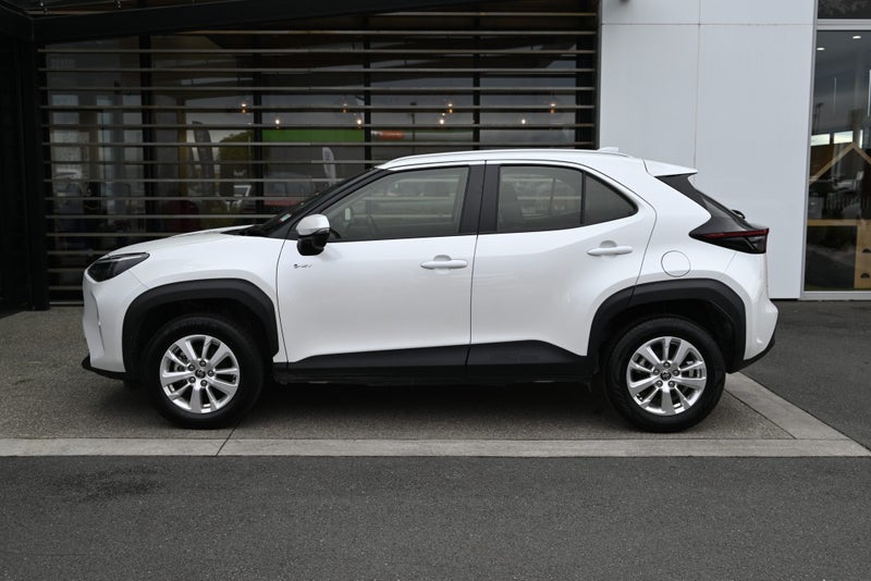 2024 Toyota Yaris Cross GX 1.5 Petrol Hybrid FW... image 3