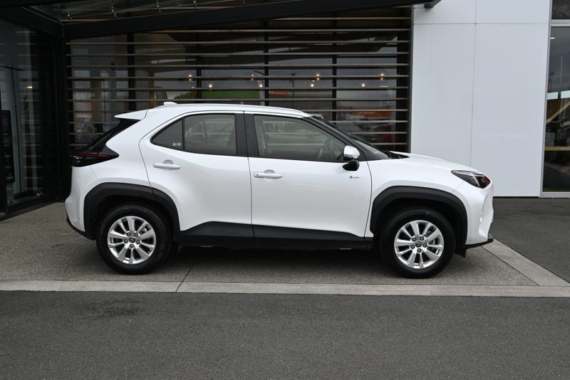 2024 Toyota Yaris Cross GX 1.5 Petrol Hybrid FW... image 5