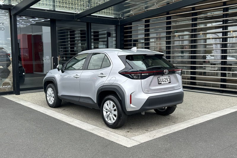 2024 Toyota Yaris Cross GX 1.5 Petrol Hybrid FW... image 2