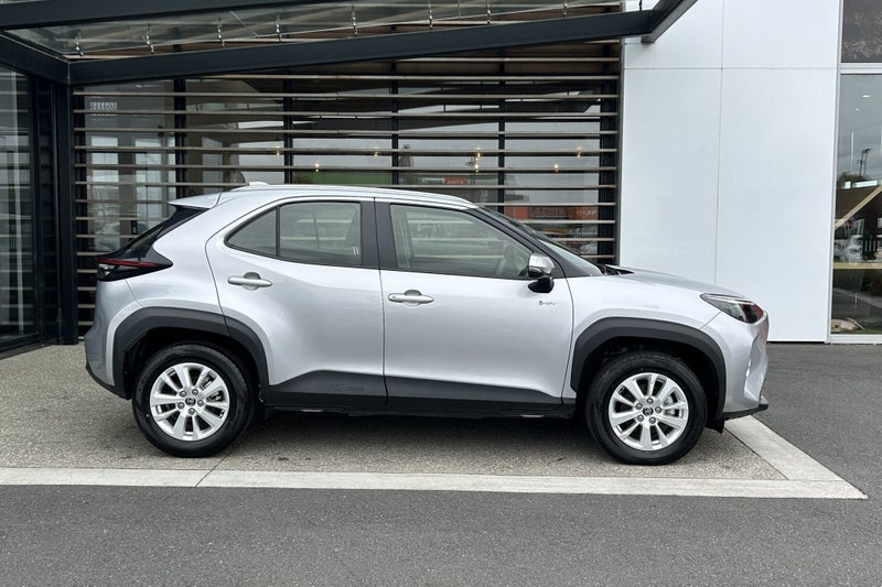 2024 Toyota Yaris Cross GX 1.5 Petrol Hybrid FW... image 5