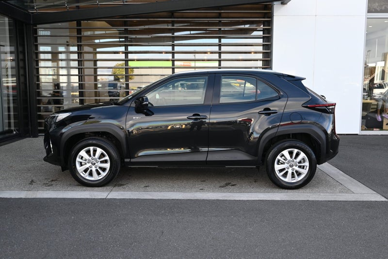 2024 Toyota Yaris Cross GX 1.5 Petrol Hybrid FW... image 3
