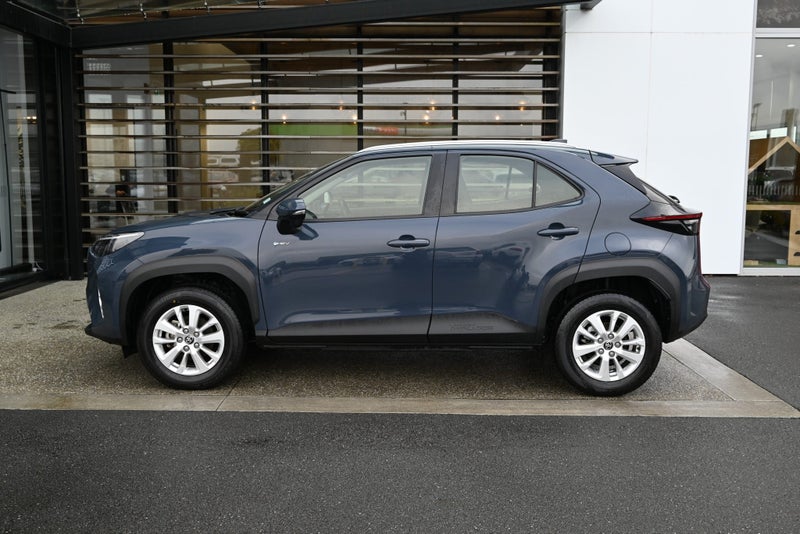 2024 Toyota Yaris Cross GX 1.5 Petrol Hybrid FW... image 3