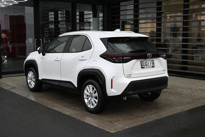 2024 Toyota Yaris Cross GX 1.5 Petrol Hybrid FW... image 2