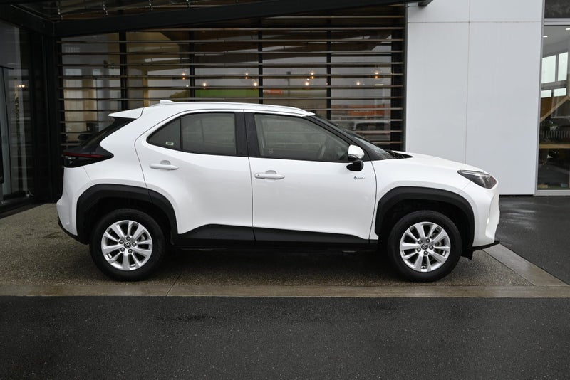 2024 Toyota Yaris Cross GX 1.5 Petrol Hybrid FW... image 5