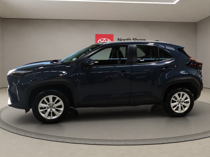 2024 Toyota Yaris Cross GX 1.5L Hybrid FWD SUV image 4