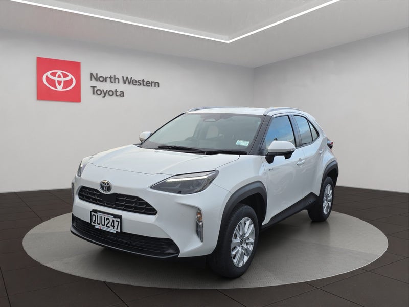 2024 Toyota Yaris Cross GX 1.5L Hybrid FWD SUV image 3