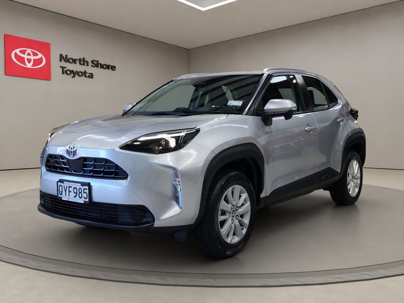 2024 Toyota Yaris Cross GX 1.5L Hybrid FWD SUV image 3