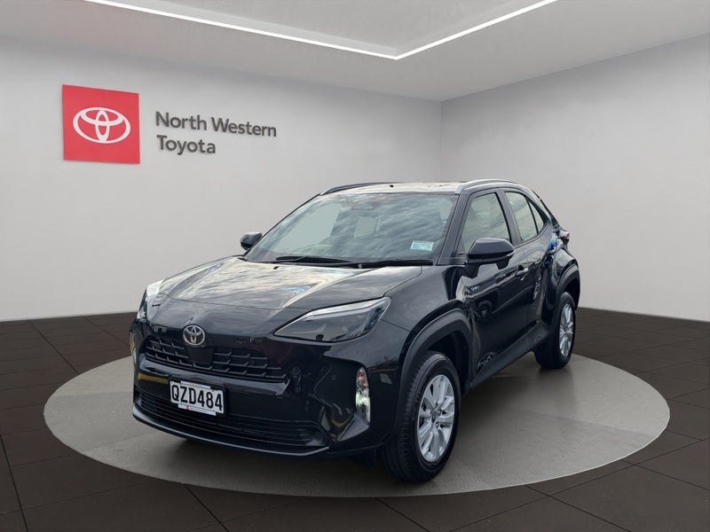 2024 Toyota Yaris Cross GX 1.5L Hybrid FWD SUV image 3
