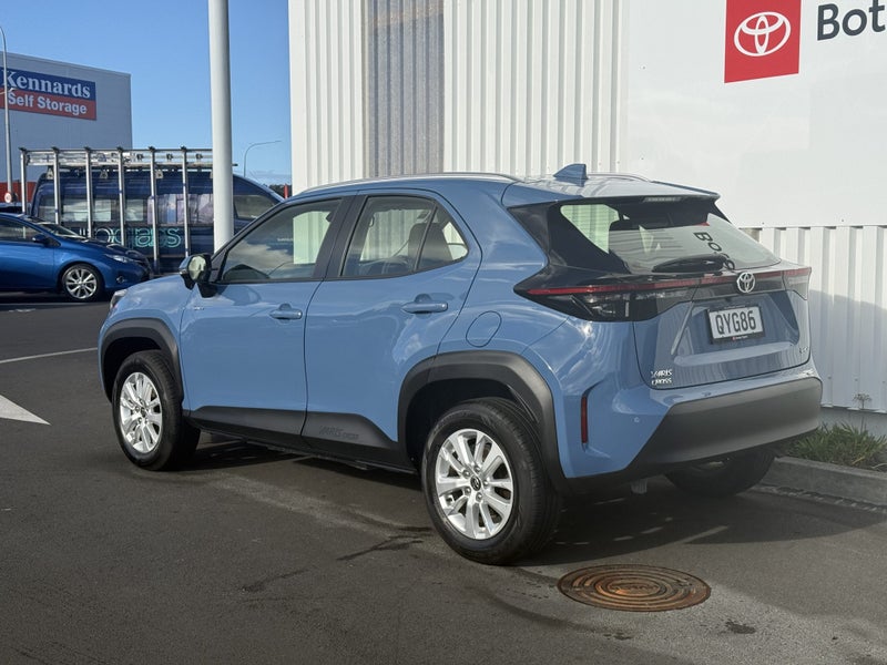 2024 Toyota Yaris Cross GX 1.5P HV ECVT FWD SUV... image 5