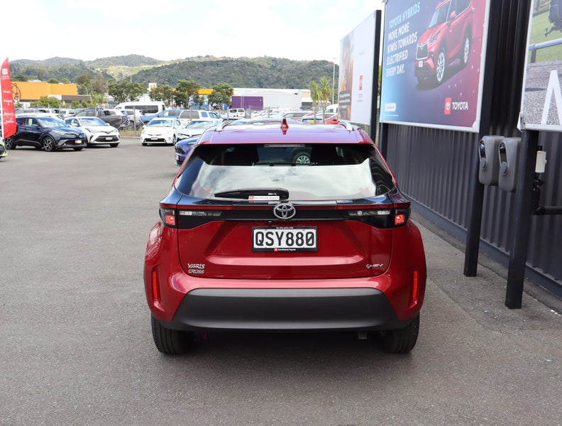 2024 Toyota Yaris Cross GX 1.5P HV ECVT FWD SUV... image 3