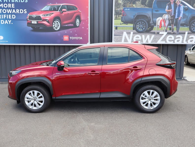 2024 Toyota Yaris Cross GX 1.5P HV ECVT FWD SUV... image 5