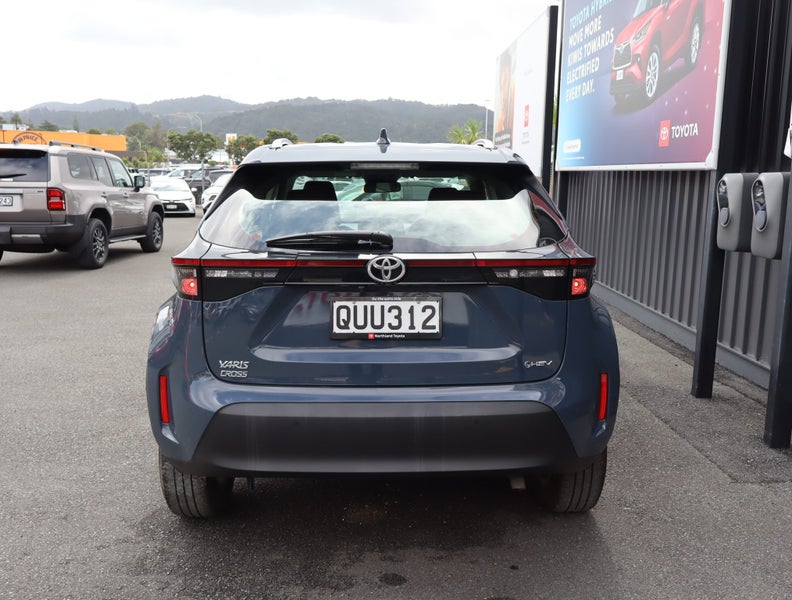 2024 Toyota Yaris Cross GX 1.5P HV ECVT FWD SUV... image 3
