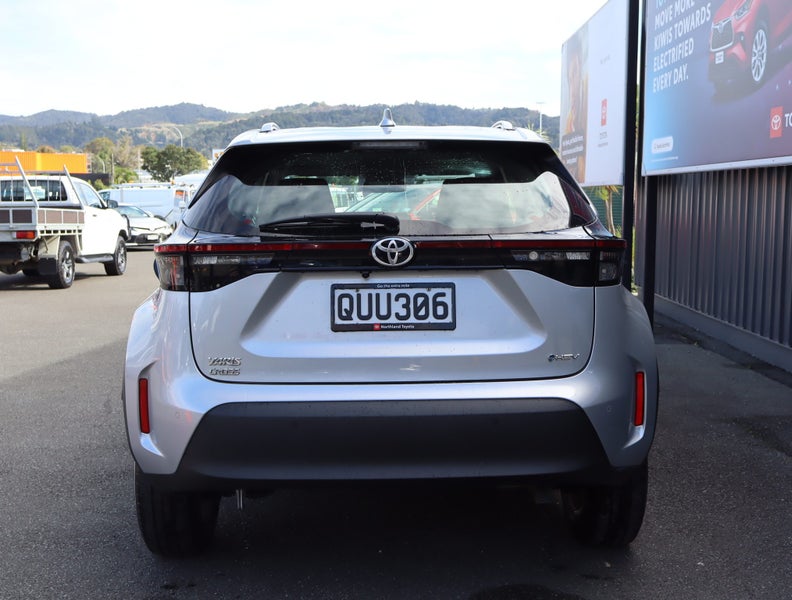 2024 Toyota Yaris Cross GX 1.5P HV ECVT FWD SUV... image 3